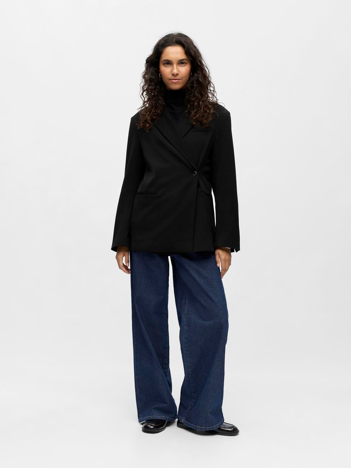 model_shot-front_full